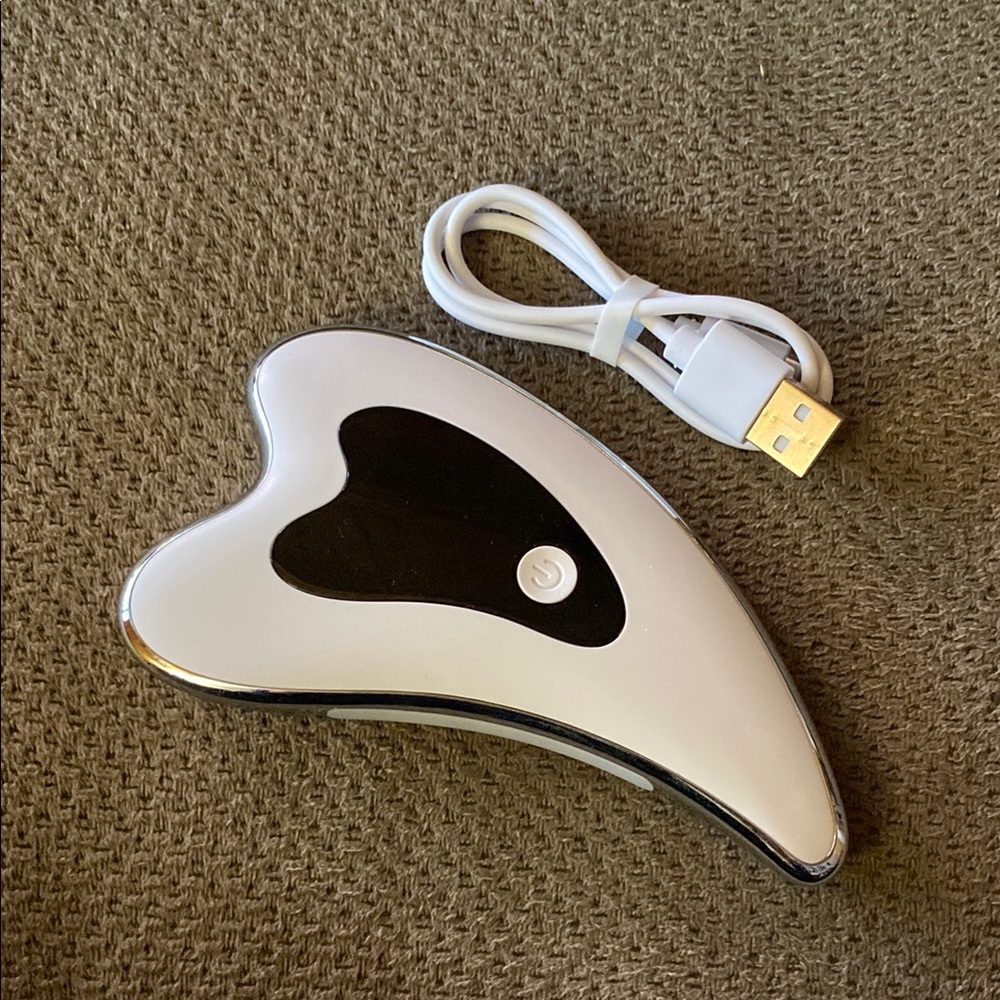 Heart-Shaped Facial Massager - White and Black